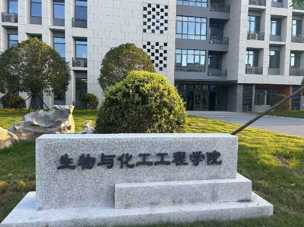 下陆区扬州职业大学体育场高杆灯项目